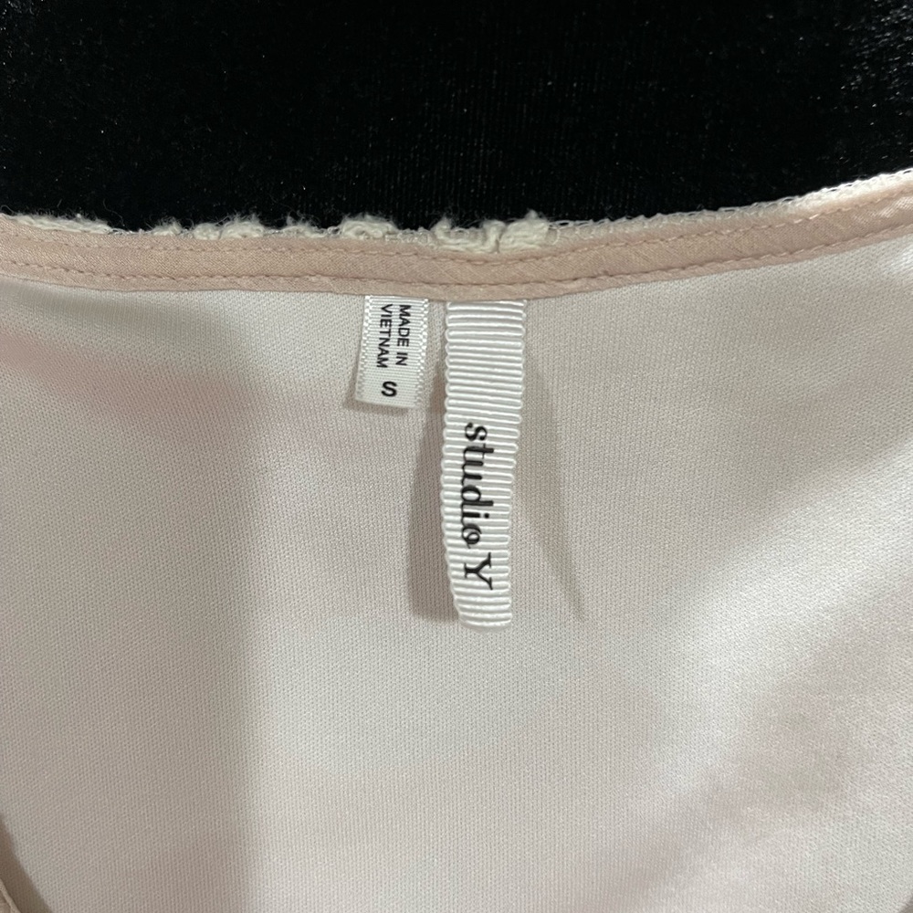Studio Y blouse - Picture 2 of 4